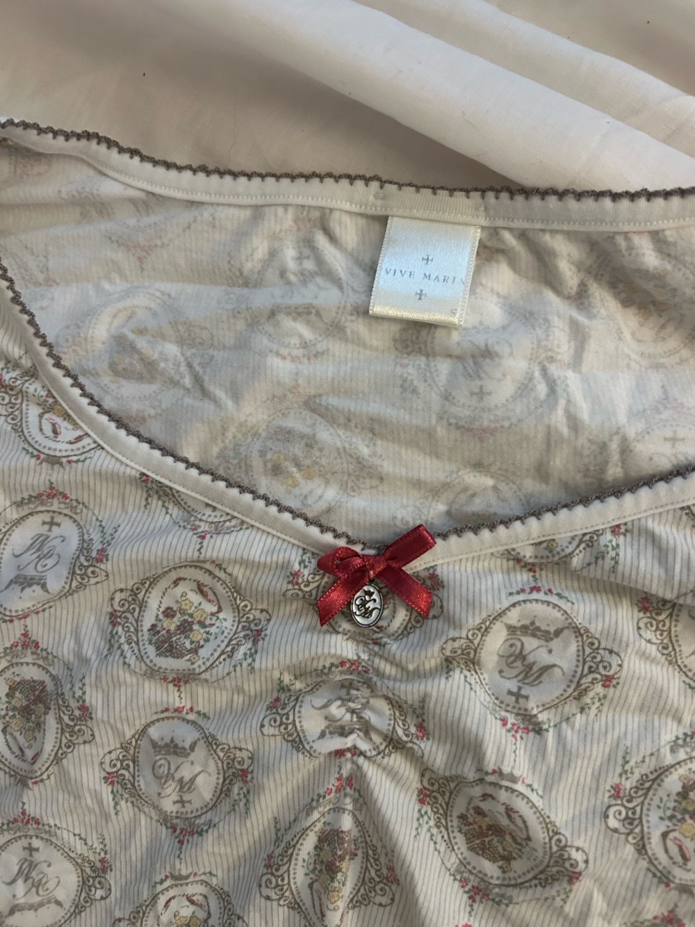 Vive Marie Women's Printed pajama set in Ivory with Burgundy Trim - Picture 4 of 4
